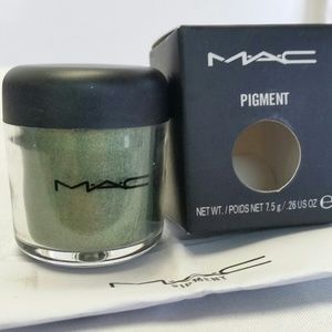 B2G1 MAC Pigment Colour Powder A15